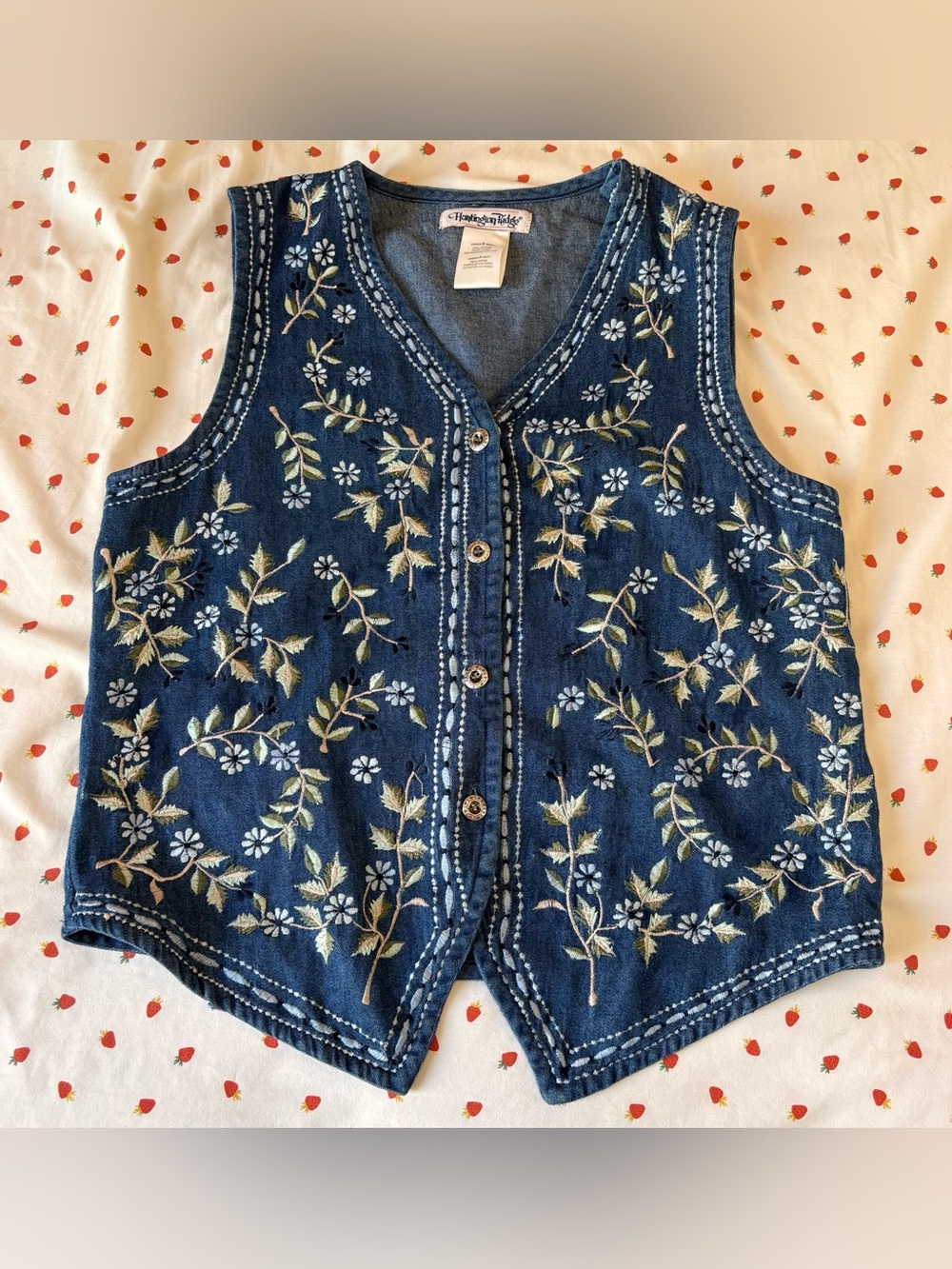 Huntington Ridge Embroidered Floral Denim Vest w/ the sweetest buttons✨